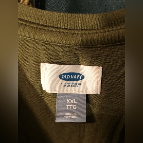 Old navy green sleeveless top.                                (Inventory tub #1) - Picture 4 of 4